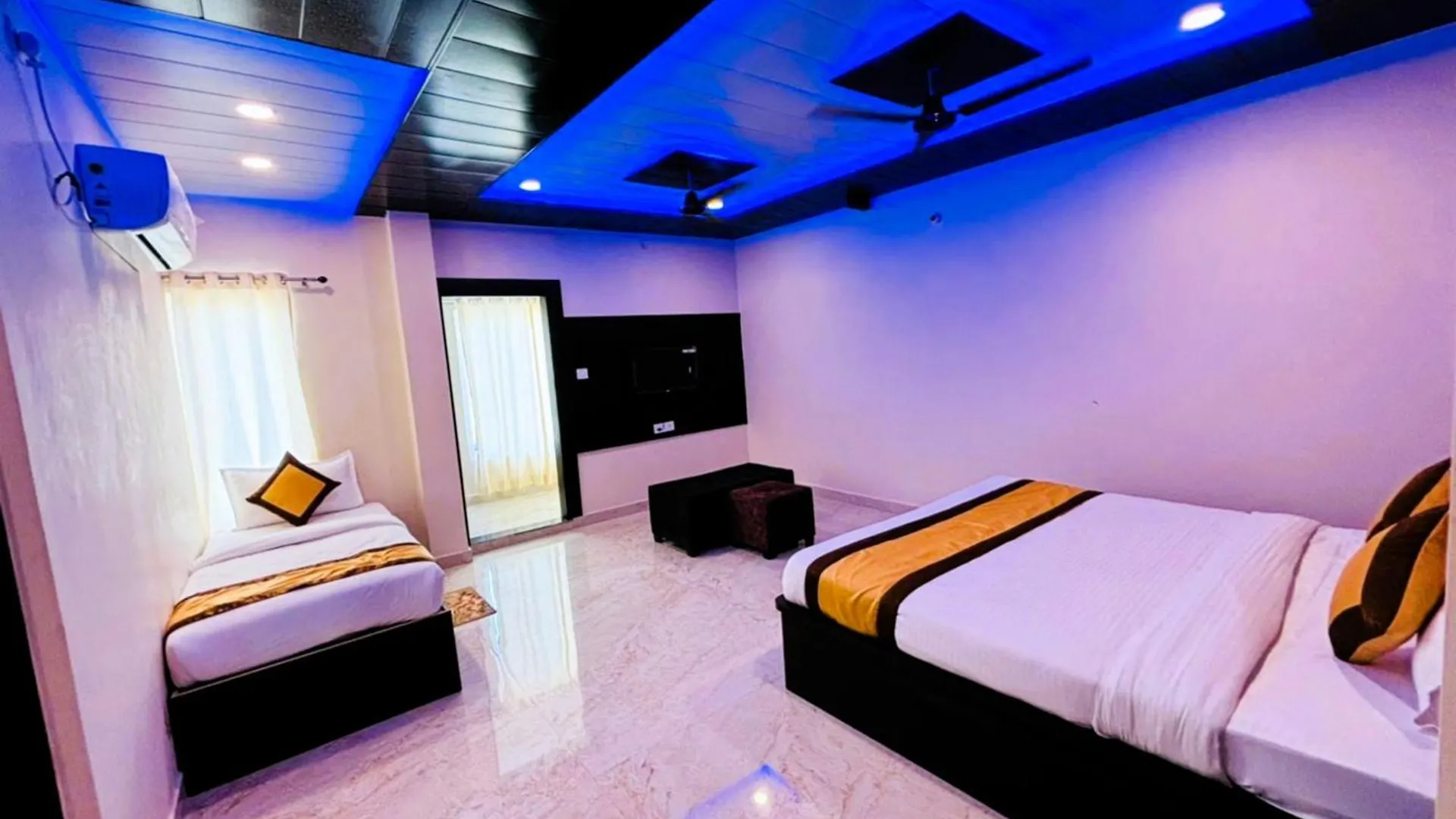 G R Hotel Imperial Inn Varanasi - Family Friendly With Luxury Room - Near Kashi Vishwanath Temple And Ganga Ghat - Excellent Customer Service Awarded