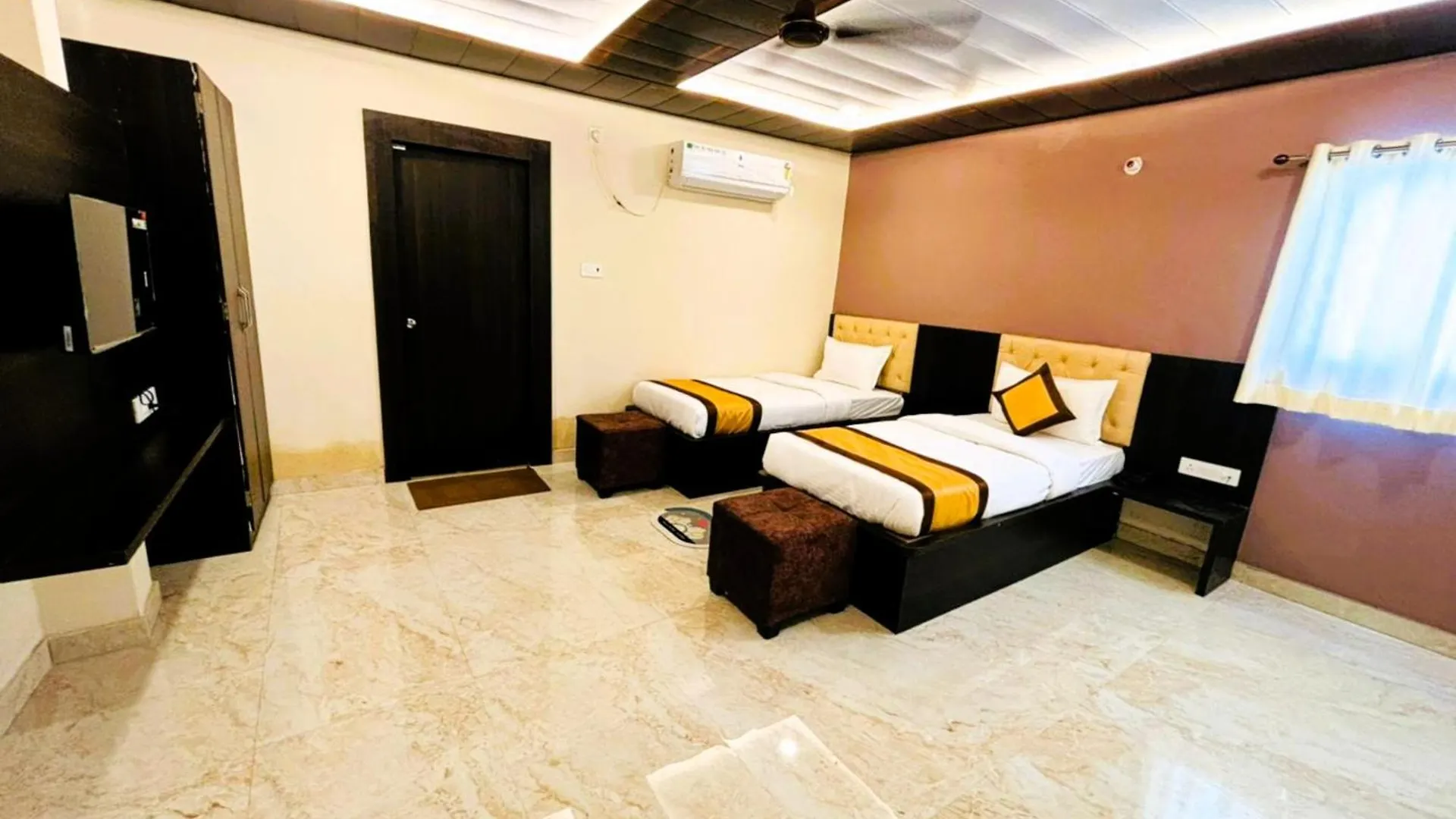G R Hotel Imperial Inn Varanasi - Family Friendly With Luxury Room - Near Kashi Vishwanath Temple And Ganga Ghat - Excellent Customer Service Awarded